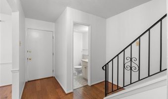 2332 Hidden Meadow Ln, Ballwin, MO 63021