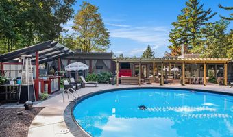 60 Alta Dl NE, Ada, MI 49301