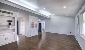 102 Highland Dr, Arkansas City, KS 67005