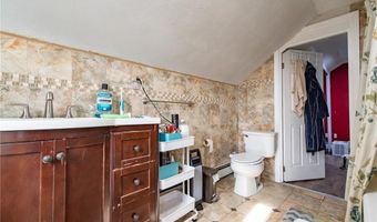 40 Cedar St, Johnston, RI 02919