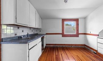 7 Caswell Ave, Newport, RI 02840