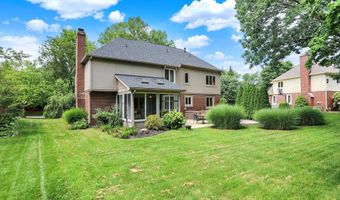 9015 Admirals Pointe Dr, Indianapolis, IN 46236