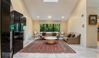 29 Sunset Rd S, Albertson, NY 11507