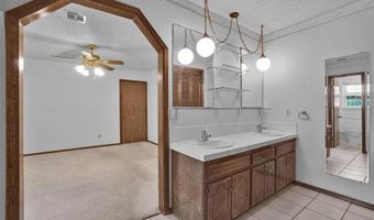 801 Cambridge Dr, Altus, OK 73521