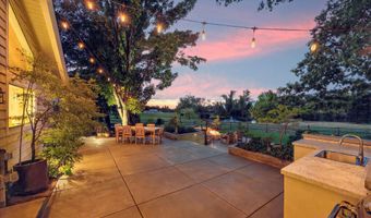 855 Reiten Dr, Ashland, OR 97520