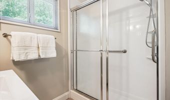 132 N GLADDEN St N, Alexandria, VA 22304