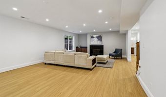 7926 BOLLING Dr, Alexandria, VA 22308