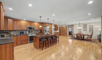 2349 Lakeview Dr, Ames, IA 50010