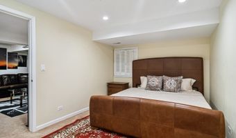 1653 N Belmont Ct, Arlington Heights, IL 60004