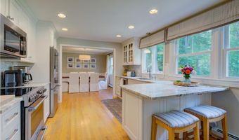 22 Pine Top Rd, Barrington, RI 02806