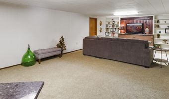 1431 Dick Dr, Aberdeen, SD 57401