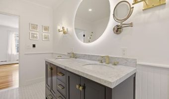 8 Champlin St, Newport, RI 02840