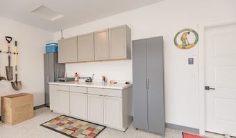 1018 Emerald Hills Dr, Arnolds Park, IA 51331