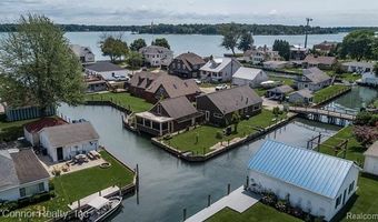 130 Delta Dr, Algonac, MI 48001