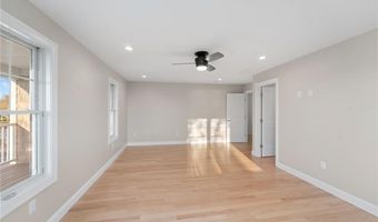 25 Scallop Shell Rd, Narragansett, RI 02882