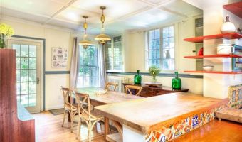 24 Old Beach Rd, Newport, RI 02840