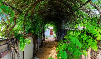 3723 Alamogordo Dr NW, Albuquerque, NM 87120