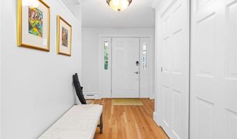 331 Third Beach Rd, Middletown, RI 02842