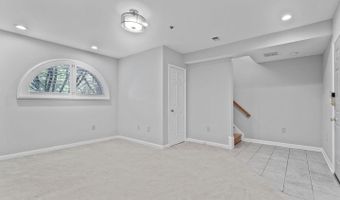 3004 S GLEBE Rd, Arlington, VA 22206