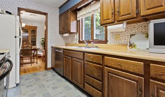 224 Sunderland Dr, Auburn, ME 04210