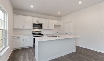 1040 Misty Creek Dr, Aberdeen, NC 28315