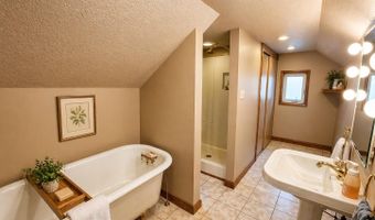 5772 County Road 11A Rd, Auburn, IN 46706