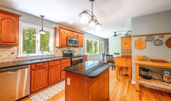 17 Hoyt Rd, Bethel, CT 06801