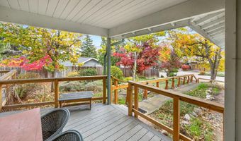 697 Oak Knoll Dr, Ashland, OR 97520