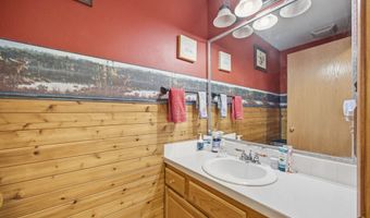 208 13th St SW, Altoona, IA 50009