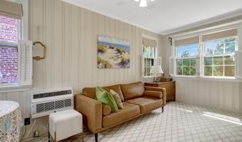 1114 N HARRISON St, Arlington, VA 22205