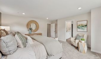 3887 McCormick Village Dr, Bremerton, WA 98312