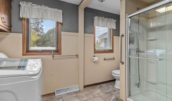 1022 E CAPITOL Dr, Appleton, WI 54911