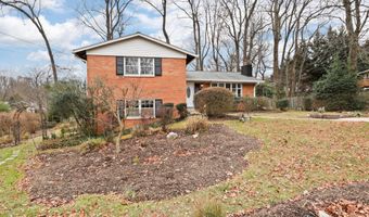 6815 MAPLECREST Dr, Annandale, VA 22003