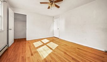 71 Sunshine Cir, Bridgeport, CT 06606