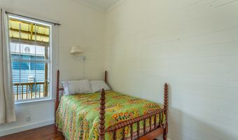 112 14th St, Apalachicola, FL 32320