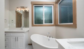 311 E Lakeland Dr, Allyn, WA 98524