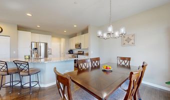 3221 N Heritage Ln, Arlington Heights, IL 60004