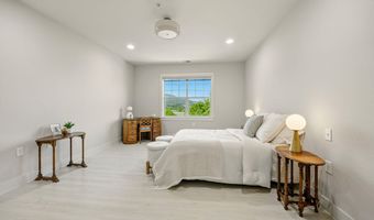 969 Golden Aspen Pl, Ashland, OR 97520