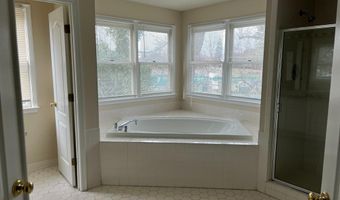 9425 SPRUCE TREE Cir, Bethesda, MD 20814