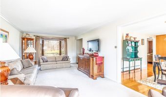 288 W Maplemere Rd, Amherst, NY 14221