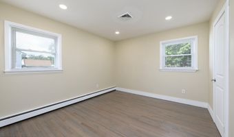 422 Maple Dr, Belford, NJ 07718