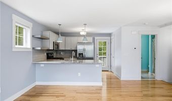 12 Park Ave 13, Narragansett, RI 02882
