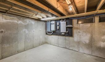 11 Strawberry Hill Rd, Bedford, NH 03110