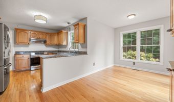40 Nathan Hale Ct, Cheshire, CT 06410