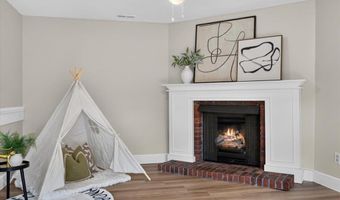 930 Bellestri Dr, Ballwin, MO 63021