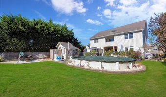 142 Cedar St, Amityville, NY 11701