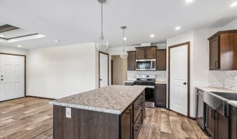 7368 NE BERWICK Dr 11, Ankeny, IA 50021