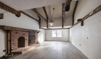 27 Flanders St, Auburn, ME 04210