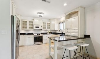 2490 STROEBE ISLAND Dr, Appleton, WI 54914