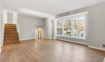 19 ROE Ln, Arnold, MD 21012